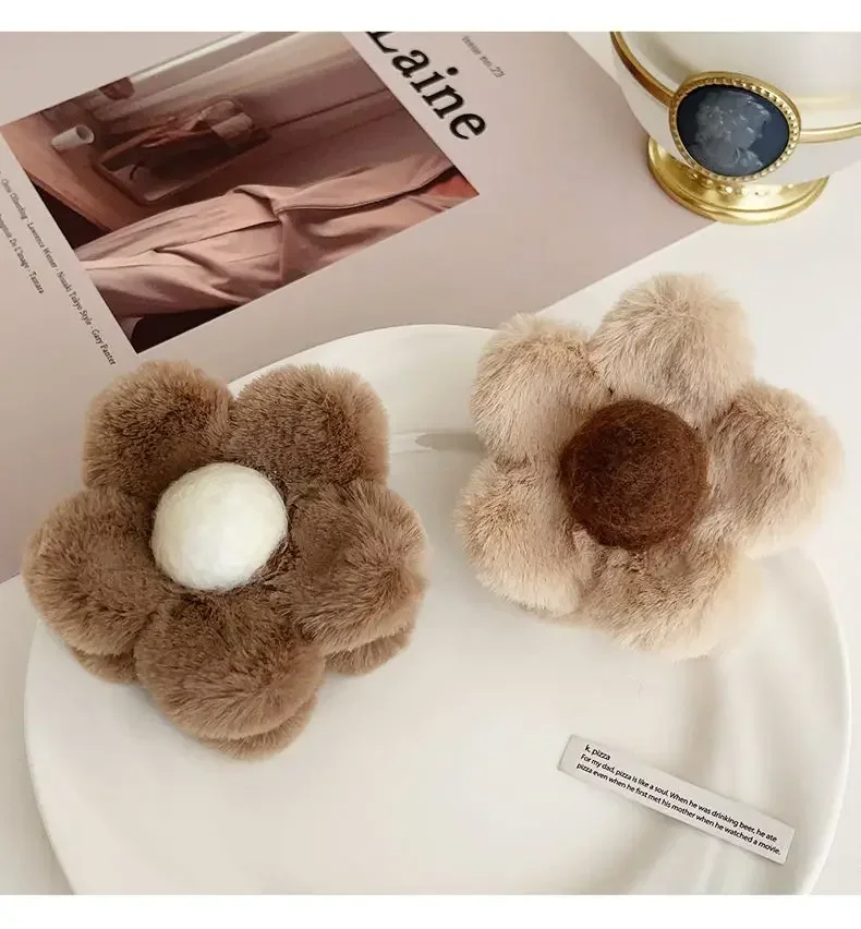 Fashionable Plush Flower Hair Clip