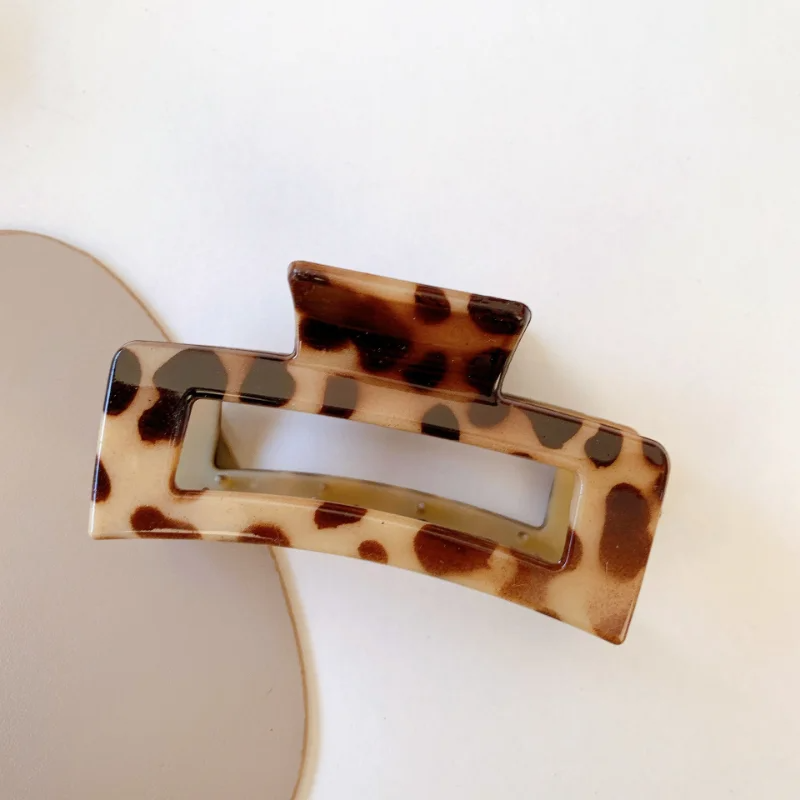 Elegant Leopard Print Resin Hair Grab Clip