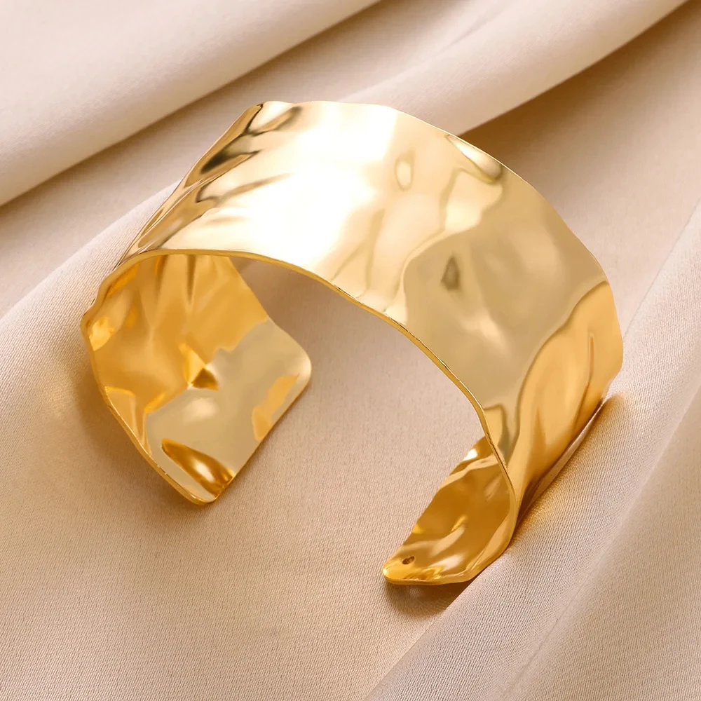 Exquisite Bump Pattern Opening Bangles