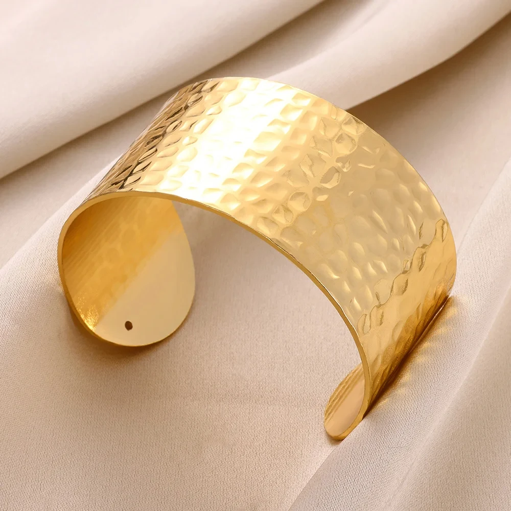 Exquisite Bump Pattern Opening Bangles